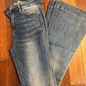 Judy Blue Flare Jeans in Classic Denim